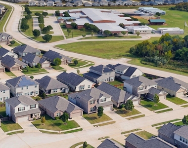 6915 Rosemont Court - Photo Thumbnail 44