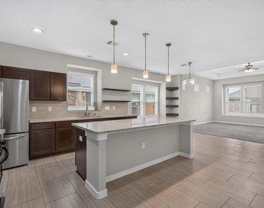 6915 Rosemont Court - Photo Thumbnail 6