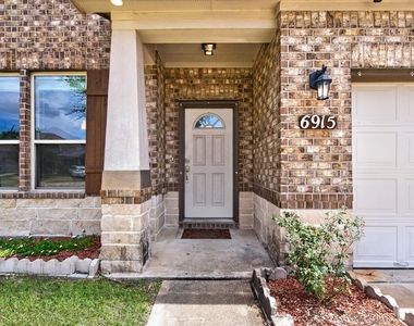 6915 Rosemont Court - Photo Thumbnail 3