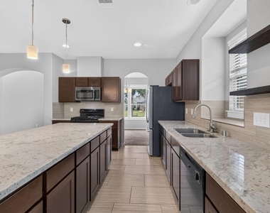 6915 Rosemont Court - Photo Thumbnail 7