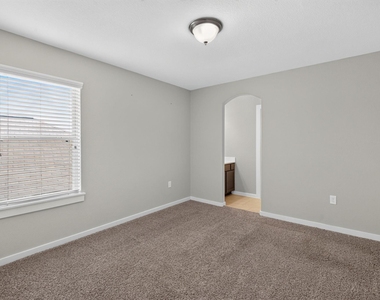 6915 Rosemont Court - Photo Thumbnail 36