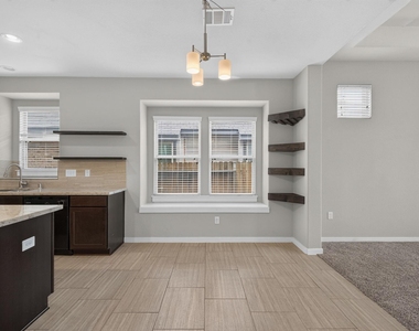 6915 Rosemont Court - Photo Thumbnail 15