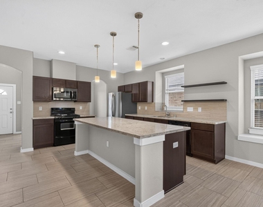 6915 Rosemont Court - Photo Thumbnail 12