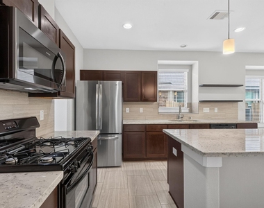 6915 Rosemont Court - Photo Thumbnail 11