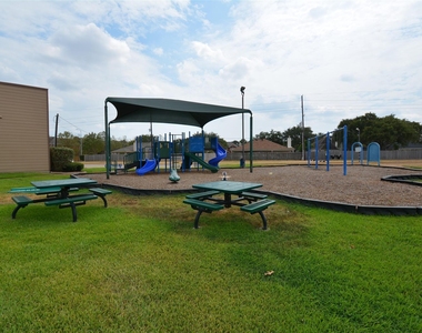 3907 Pebble Garden Lane - Photo Thumbnail 22