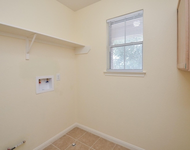 3907 Pebble Garden Lane - Photo Thumbnail 6