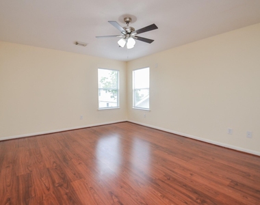 3907 Pebble Garden Lane - Photo Thumbnail 15