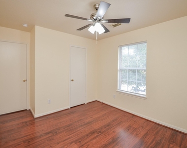 3907 Pebble Garden Lane - Photo Thumbnail 12