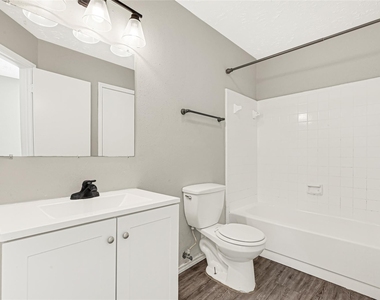 8111 Furlong Lane - Photo Thumbnail 9