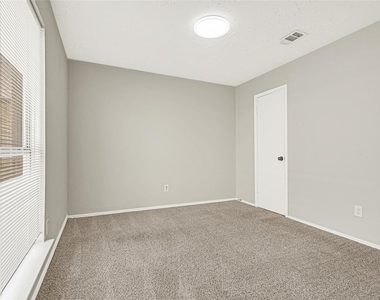 8111 Furlong Lane - Photo Thumbnail 16