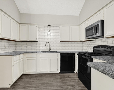 8111 Furlong Lane - Photo Thumbnail 6