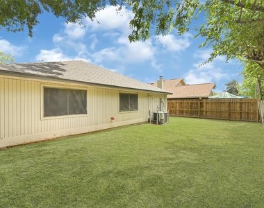 8111 Furlong Lane - Photo Thumbnail 21