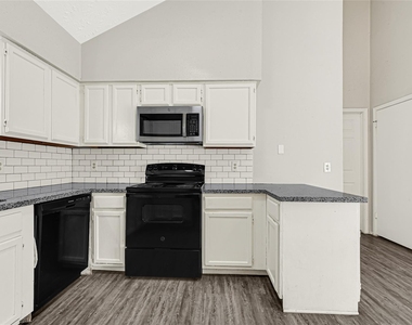 8111 Furlong Lane - Photo Thumbnail 7