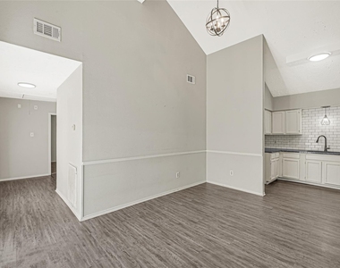 8111 Furlong Lane - Photo Thumbnail 4