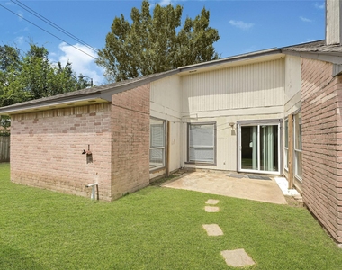 8111 Furlong Lane - Photo Thumbnail 19