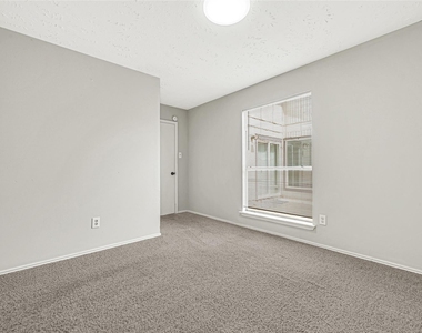 8111 Furlong Lane - Photo Thumbnail 17