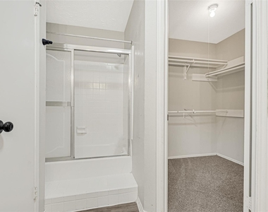 8111 Furlong Lane - Photo Thumbnail 12