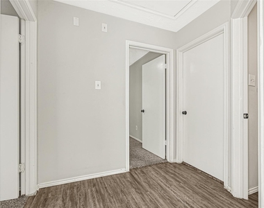 8111 Furlong Lane - Photo Thumbnail 14