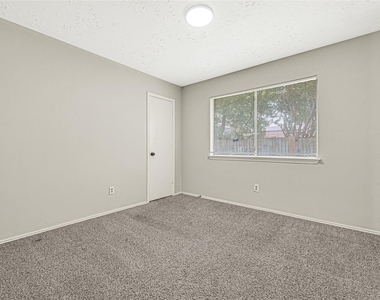 8111 Furlong Lane - Photo Thumbnail 15