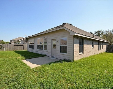 2608 Courtyard Lane - Photo Thumbnail 14