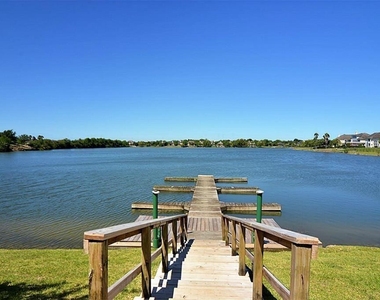 2608 Courtyard Lane - Photo Thumbnail 18