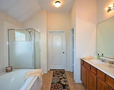 2608 Courtyard Lane - Photo Thumbnail 8