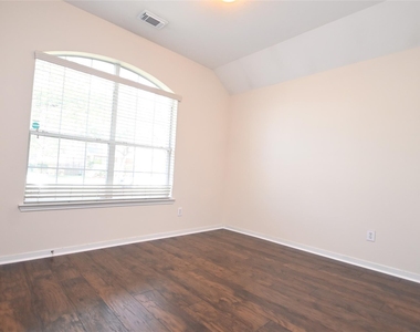 2608 Courtyard Lane - Photo Thumbnail 13