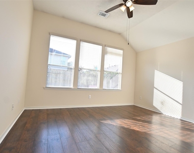 2608 Courtyard Lane - Photo Thumbnail 7