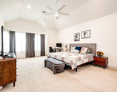 5807 Kansas Street - Photo Thumbnail 4
