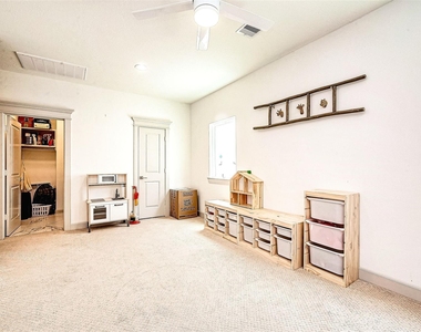 5807 Kansas Street - Photo Thumbnail 15