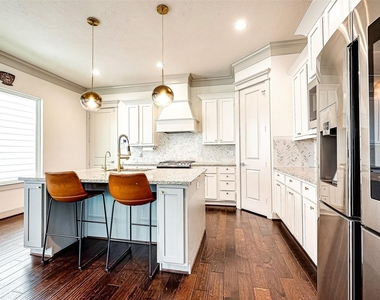 5807 Kansas Street - Photo Thumbnail 3