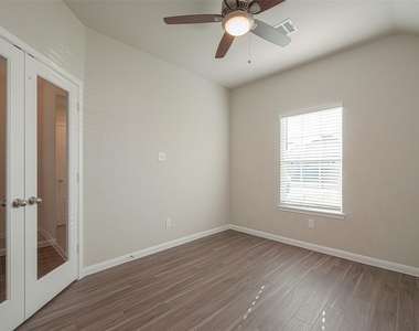 5318 Briana Dee Dr - Photo Thumbnail 4