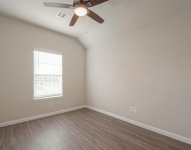 5318 Briana Dee Dr - Photo Thumbnail 3
