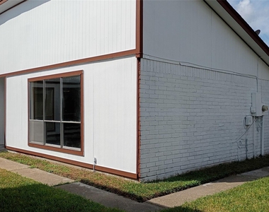 11311 Angelique Drive - Photo Thumbnail 2