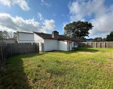 11311 Angelique Drive - Photo Thumbnail 3