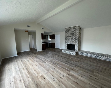 11311 Angelique Drive - Photo Thumbnail 4