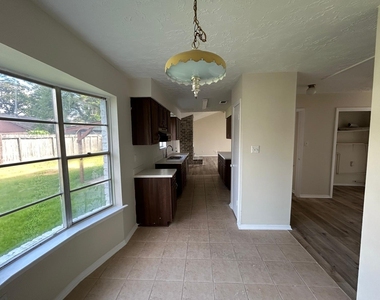11311 Angelique Drive - Photo Thumbnail 6