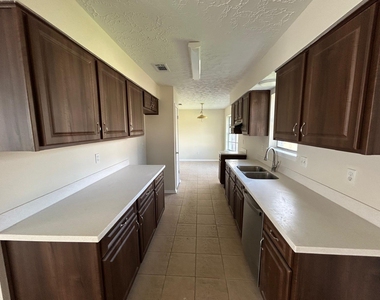 11311 Angelique Drive - Photo Thumbnail 5