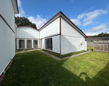 11311 Angelique Drive - Photo Thumbnail 2