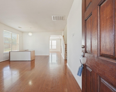 29650 Legends Green Drive - Photo Thumbnail 2