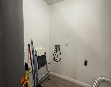 1415 Regal Street - Photo Thumbnail 11