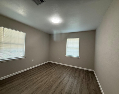 1415 Regal Street - Photo Thumbnail 9