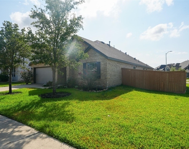 8446 Manta Ray Drive - Photo Thumbnail 2