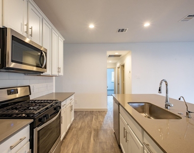 7723 Brushwood Drive - Photo Thumbnail 3
