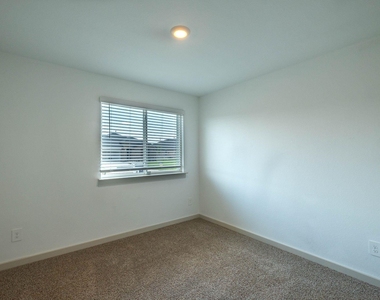 7723 Brushwood Drive - Photo Thumbnail 6