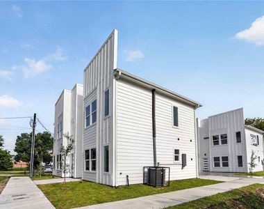 4357 Elmwood Street - Photo Thumbnail 2