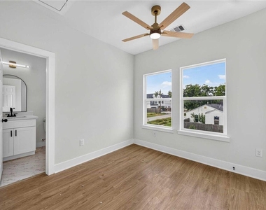4357 Elmwood Street - Photo Thumbnail 9