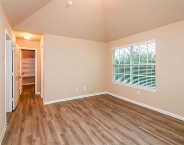 18906 Venito Drive - Photo Thumbnail 8