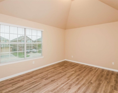 18906 Venito Drive - Photo Thumbnail 9