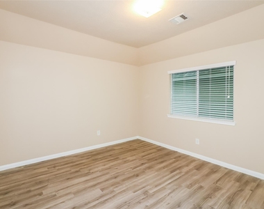 18906 Venito Drive - Photo Thumbnail 6